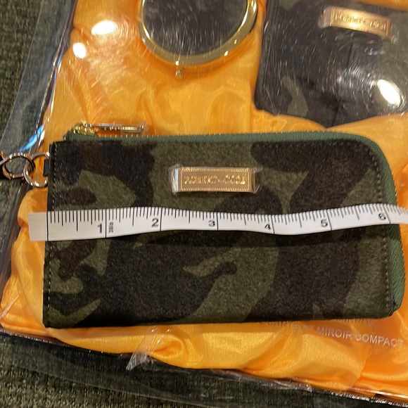 Robert Dice wristlet, card case and mirror set - Picture 5 of 16